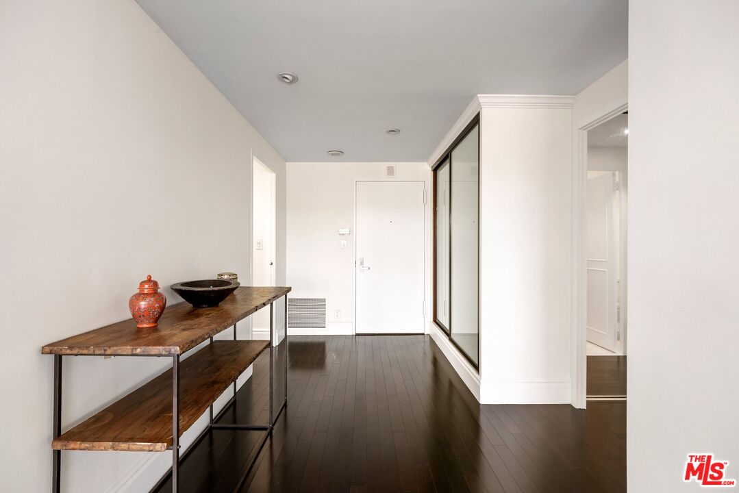 875 Comstock Ave Unit: 18A