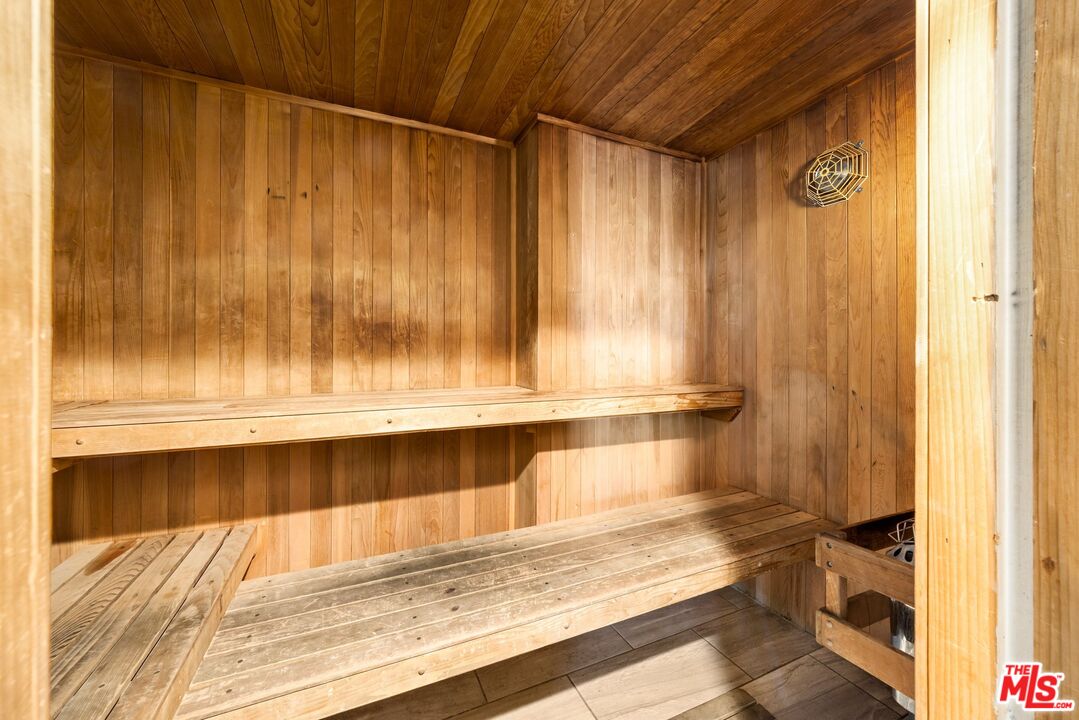 875 Comstock Ave Unit: 18A