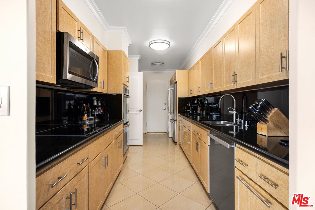 875 Comstock Ave Unit: 18A