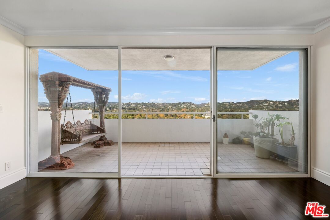 875 Comstock Ave Unit: 18A