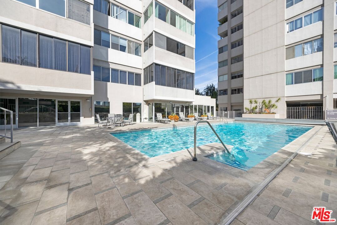 875 Comstock Ave Unit: 18A