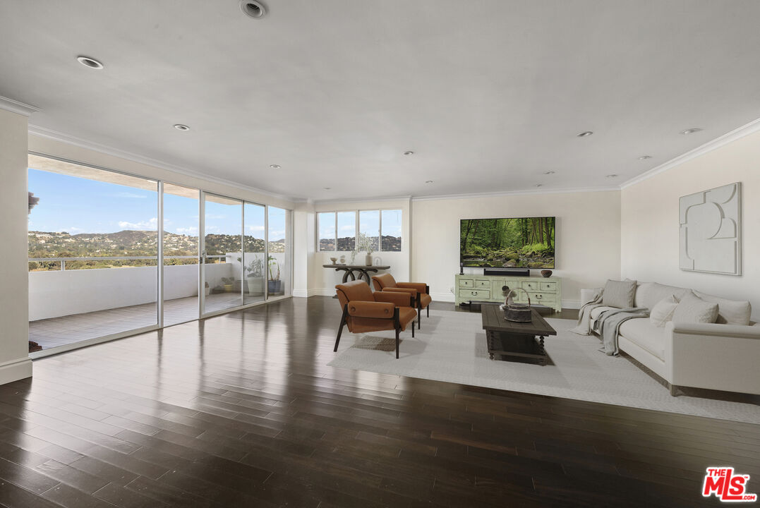 875 Comstock Ave Unit: 18A