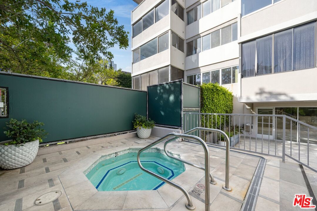 875 Comstock Ave Unit: 18A