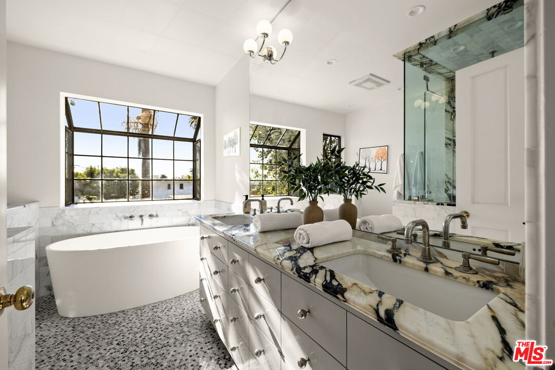 202 San Vicente Blvd Unit: 6