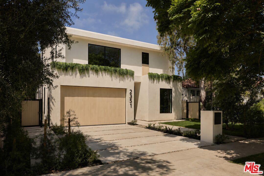 2351 Kelton Ave
