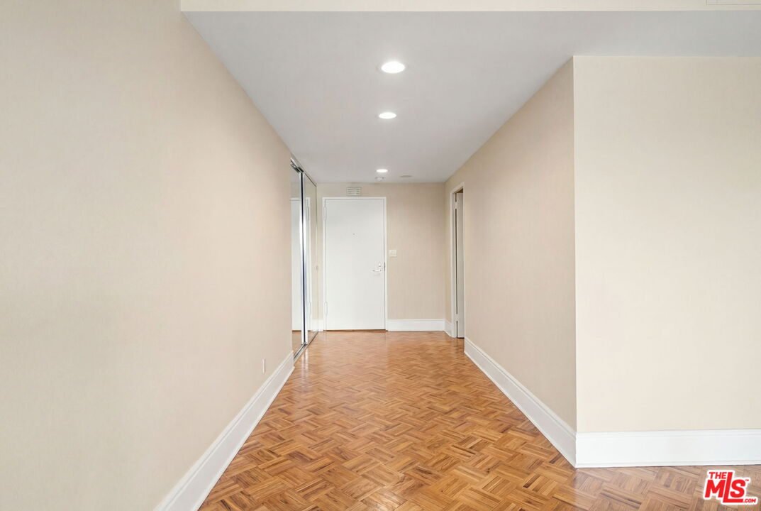 875 Comstock Ave Unit: 18E/F