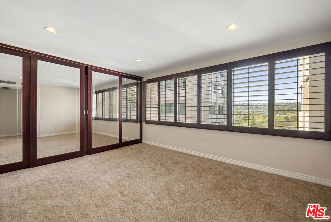 875 Comstock Ave Unit: 18E/F