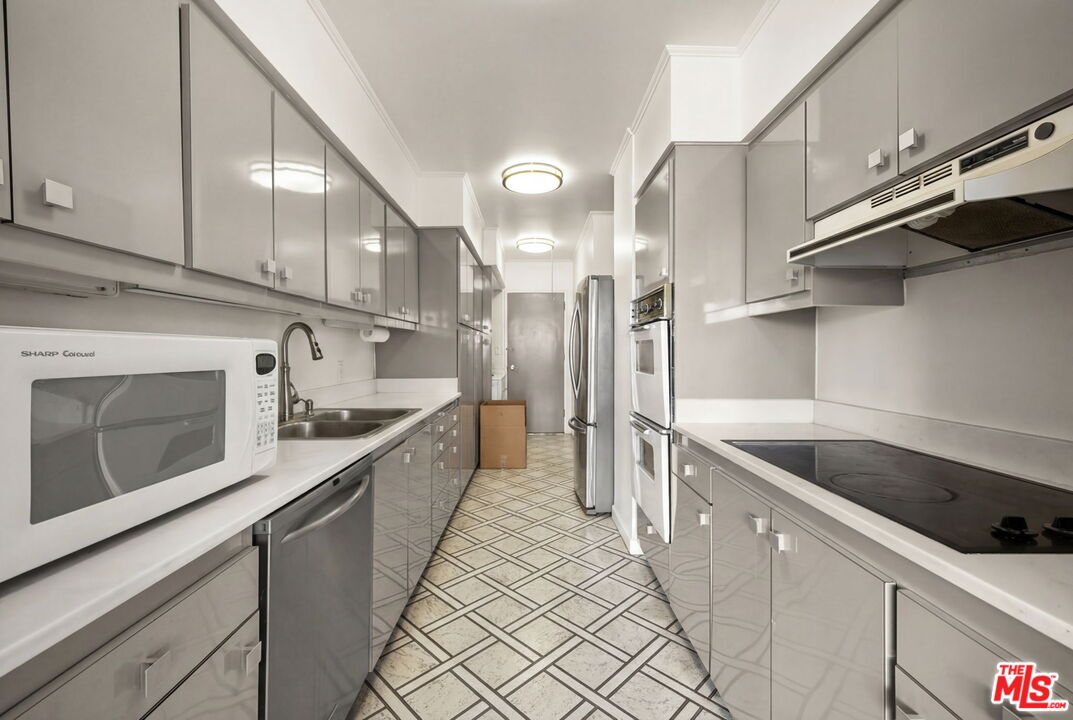 875 Comstock Ave Unit: 18E/F