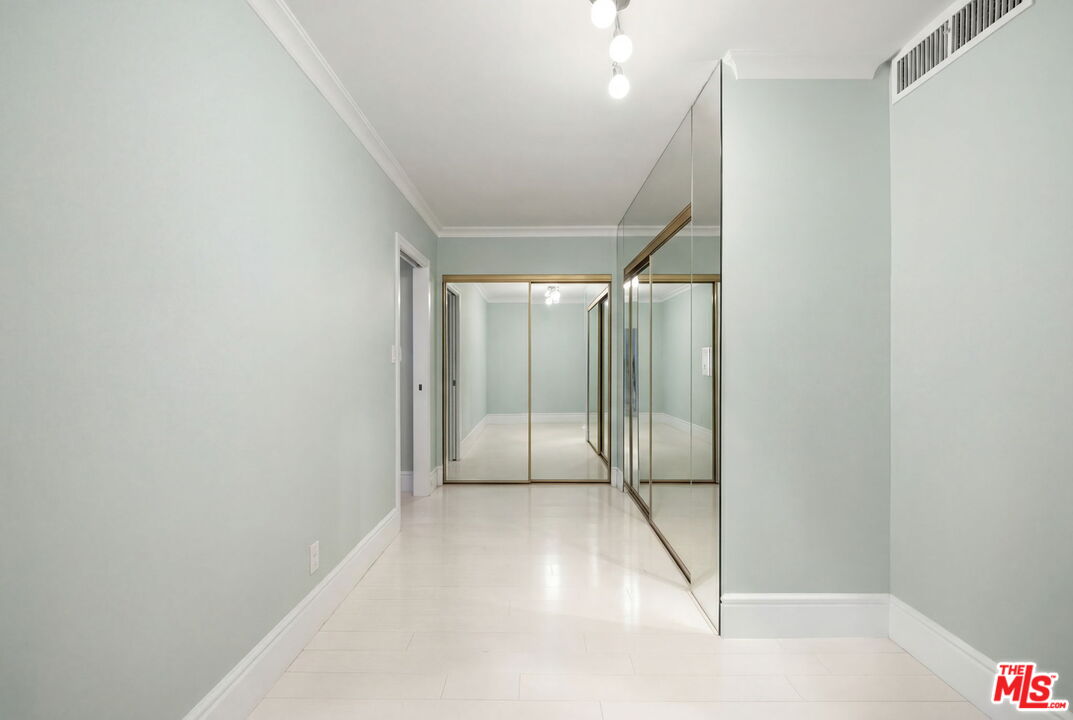 875 Comstock Ave Unit: 18E/F