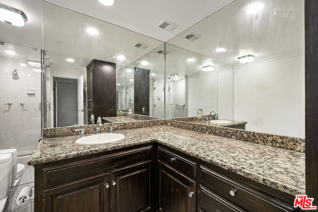 875 Comstock Ave Unit: 18E/F