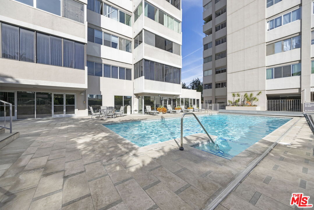 875 Comstock Ave Unit: 18E/F