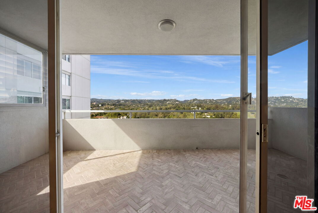 875 Comstock Ave Unit: 18E/F