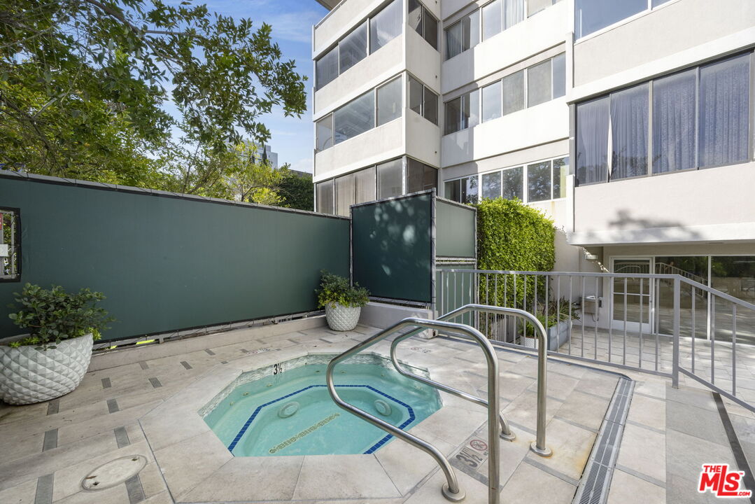 875 Comstock Ave Unit: 18E/F