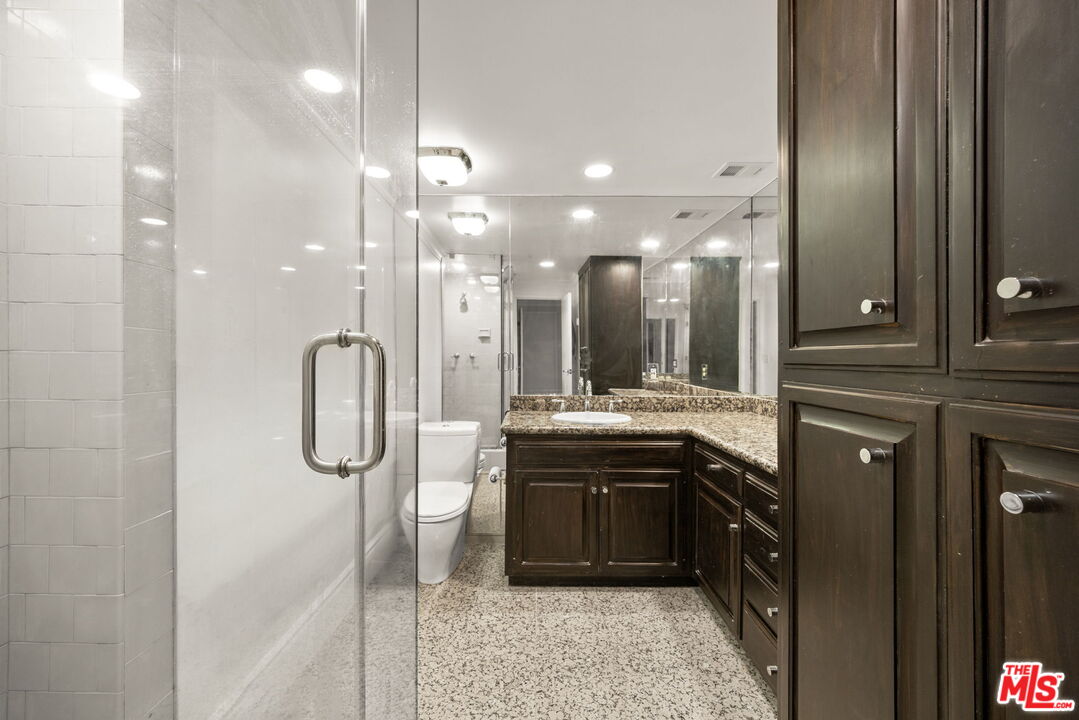 875 Comstock Ave Unit: 18E/F