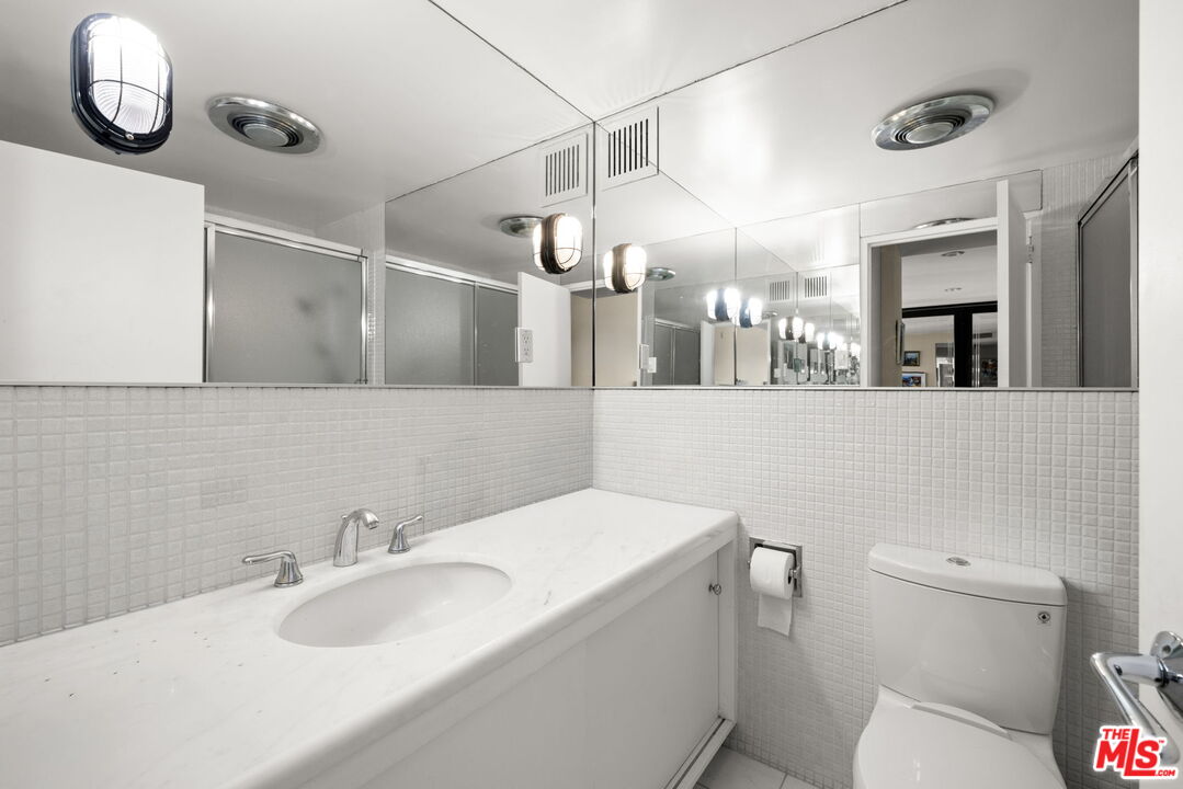 875 Comstock Ave Unit: 18E/F