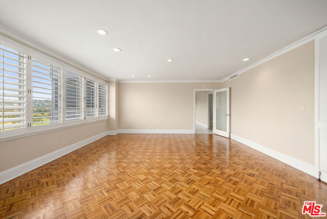 875 Comstock Ave Unit: 18E/F