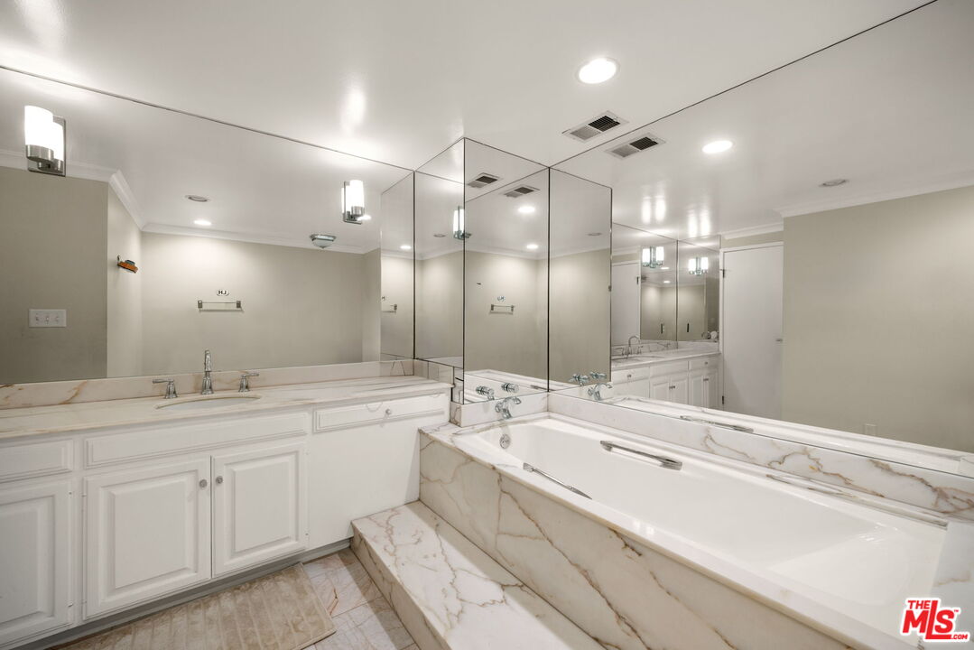 875 Comstock Ave Unit: 18E/F