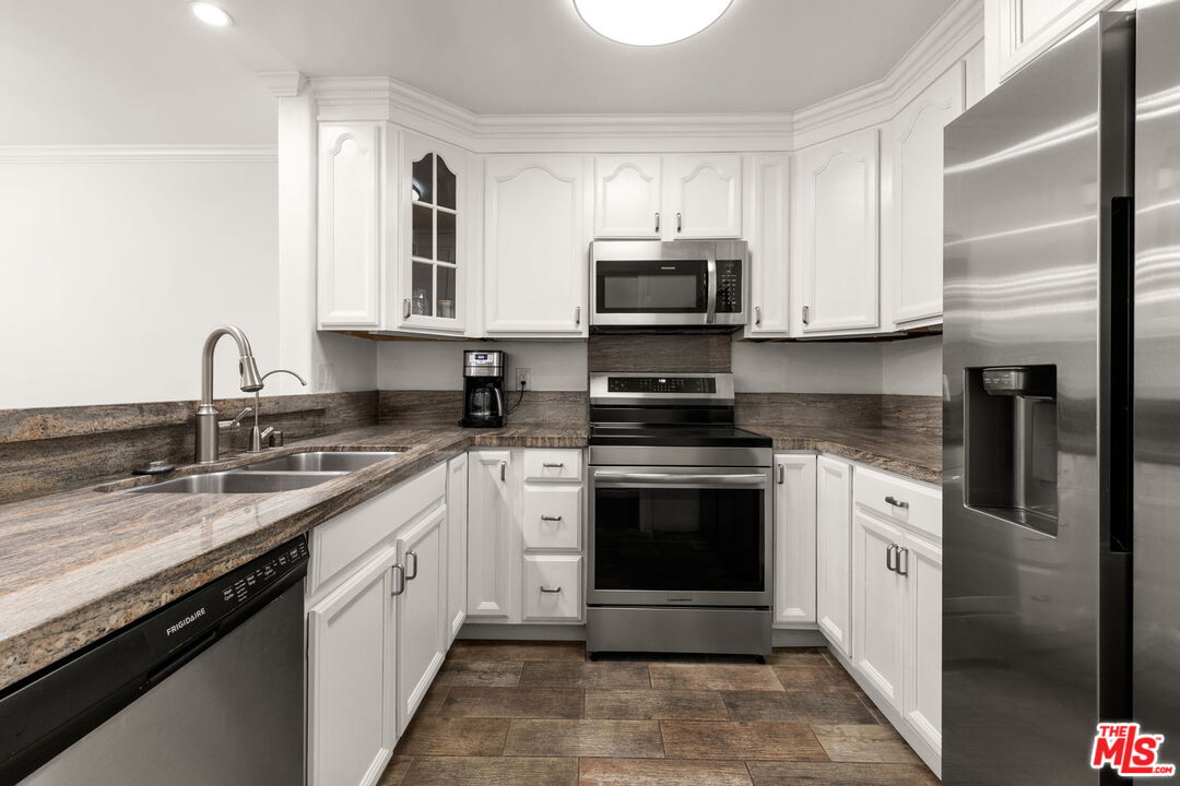 11750 W Sunset Blvd Unit: 301