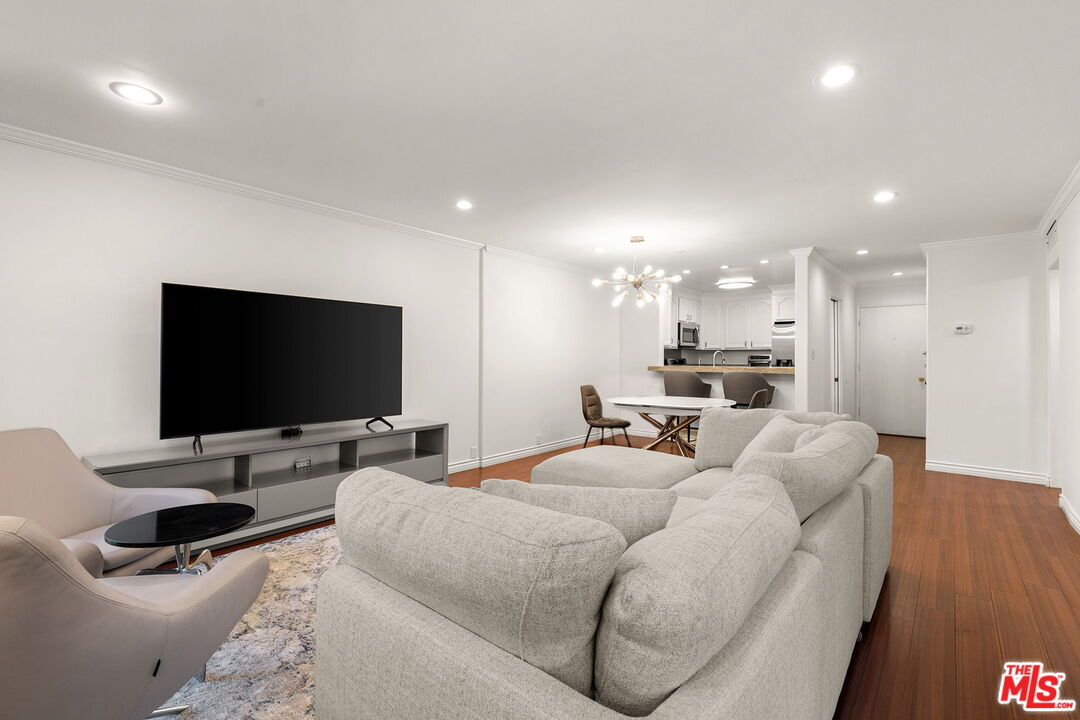 11750 W Sunset Blvd Unit: 301
