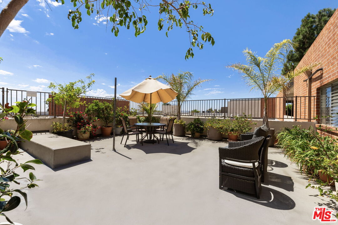 11750 W Sunset Blvd Unit: 301