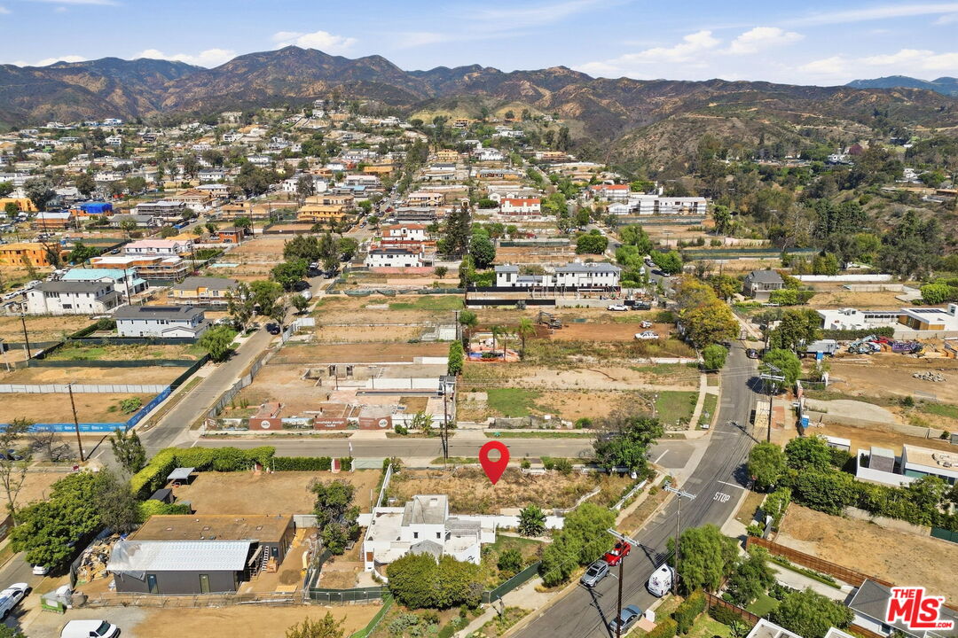 875 Chautauqua Blvd