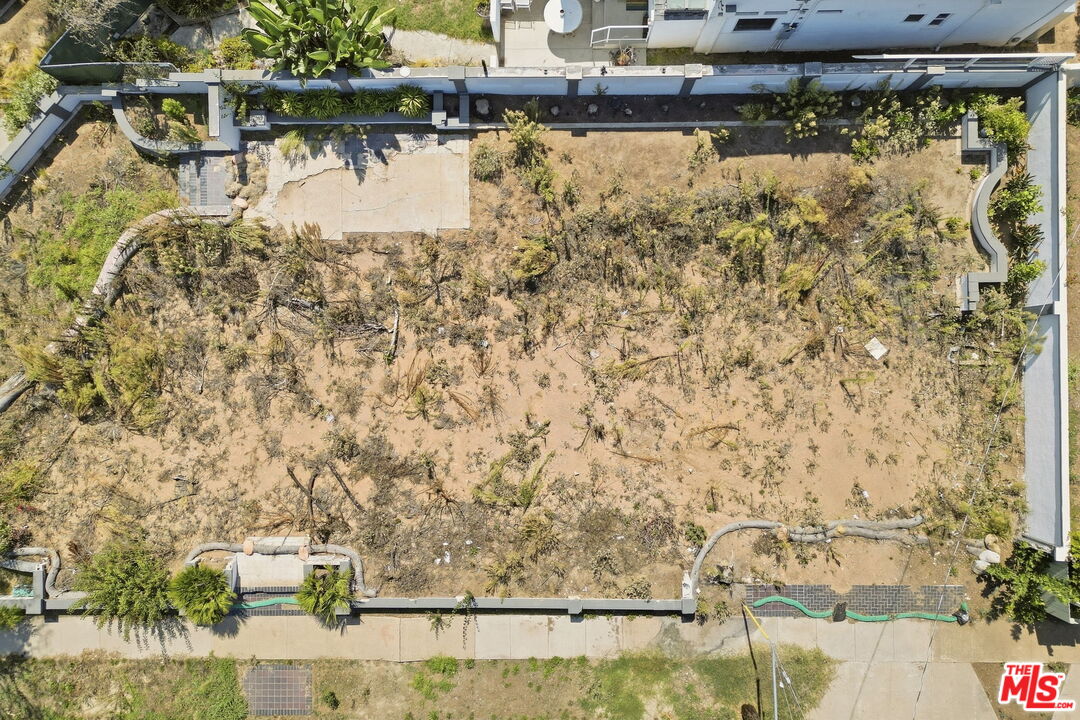875 Chautauqua Blvd