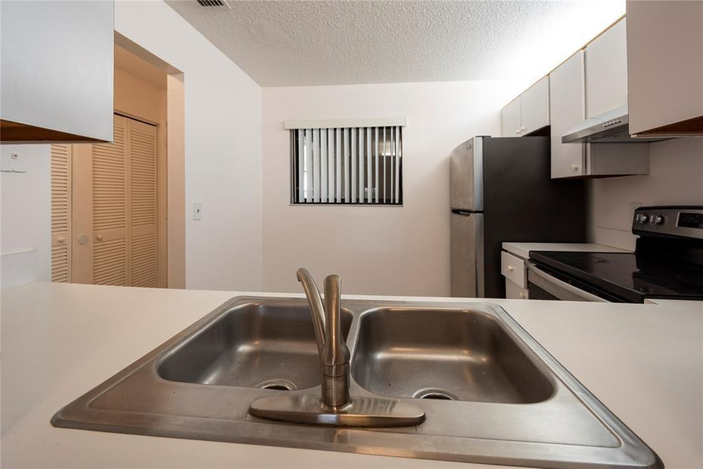 10571 Royal Palm Boulevard 10571