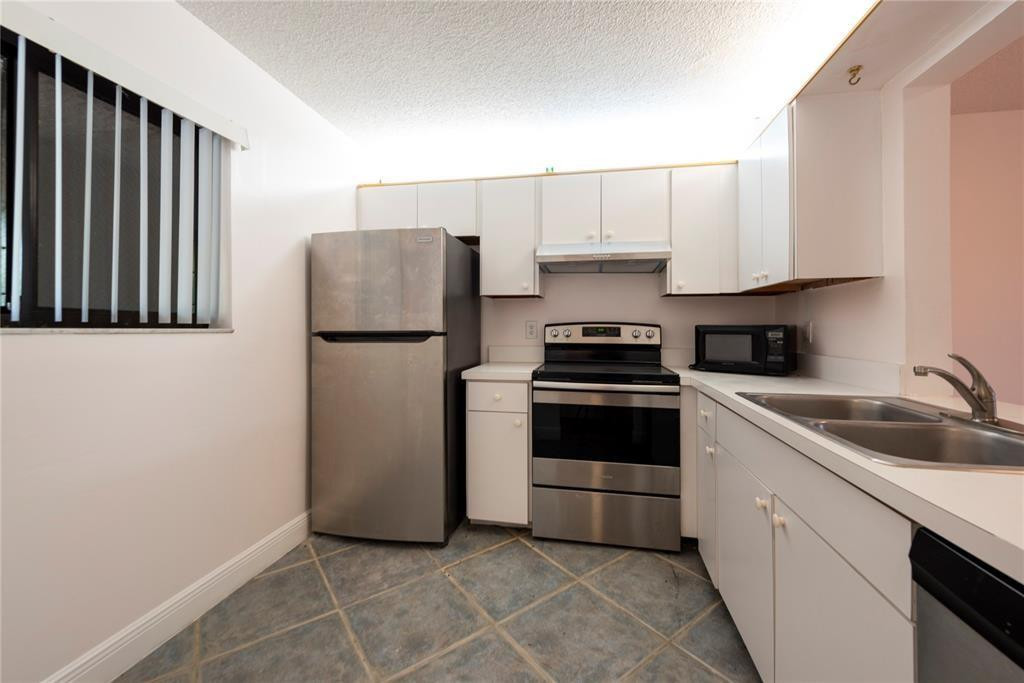 10571 Royal Palm Boulevard 10571