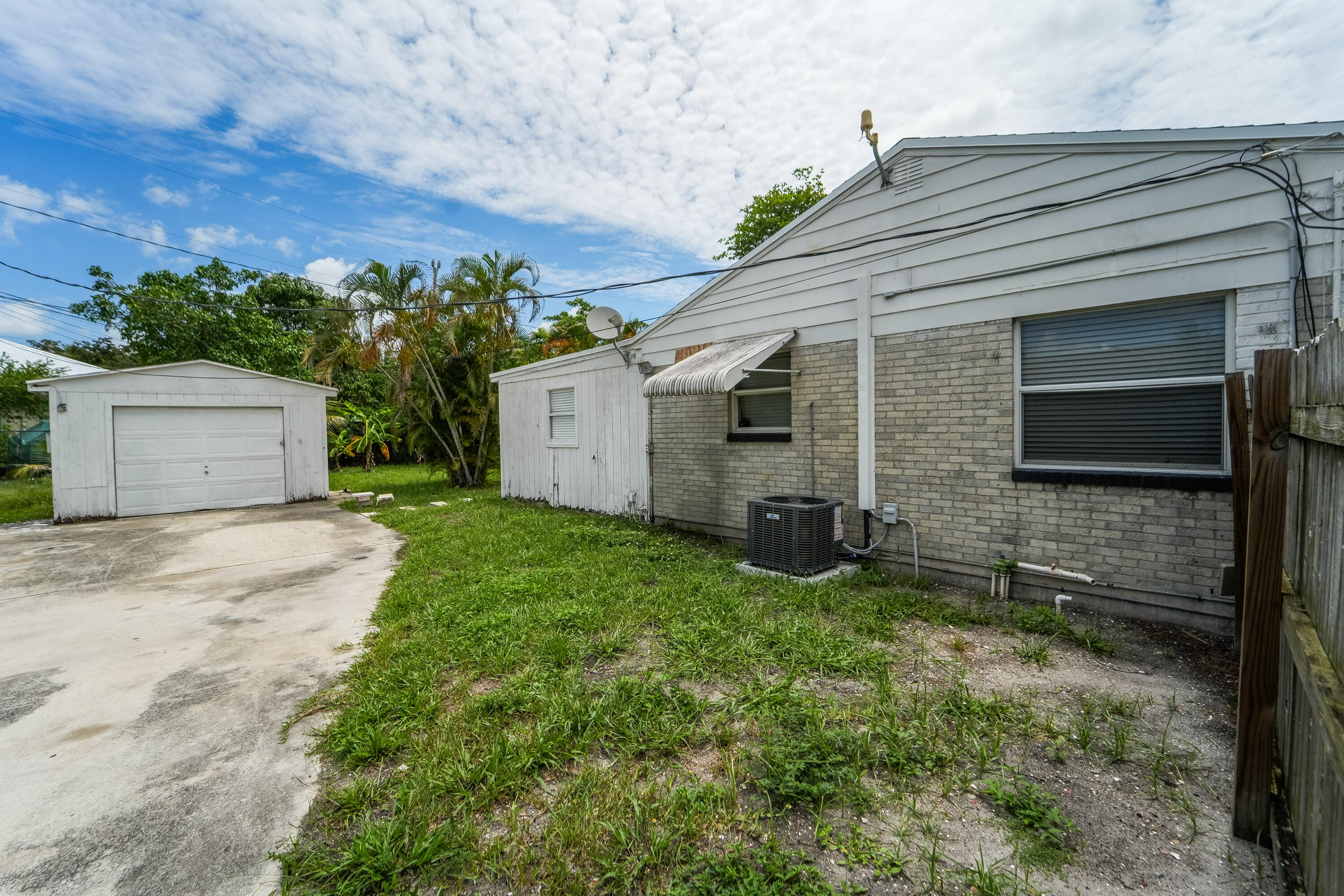 1007 CHARLES Street