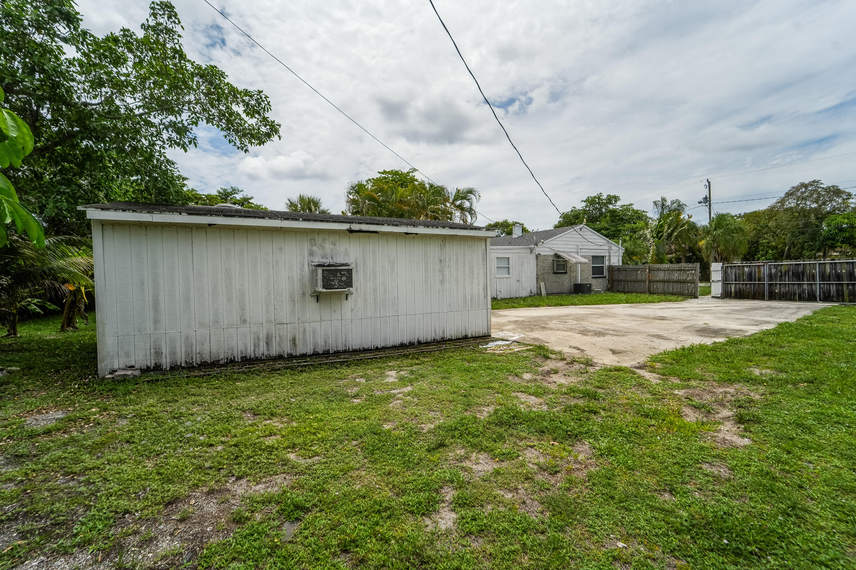 1007 CHARLES Street