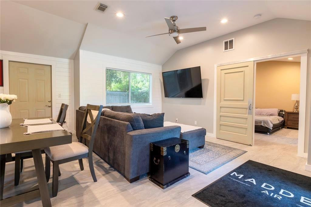 3109 SE Amherst Street