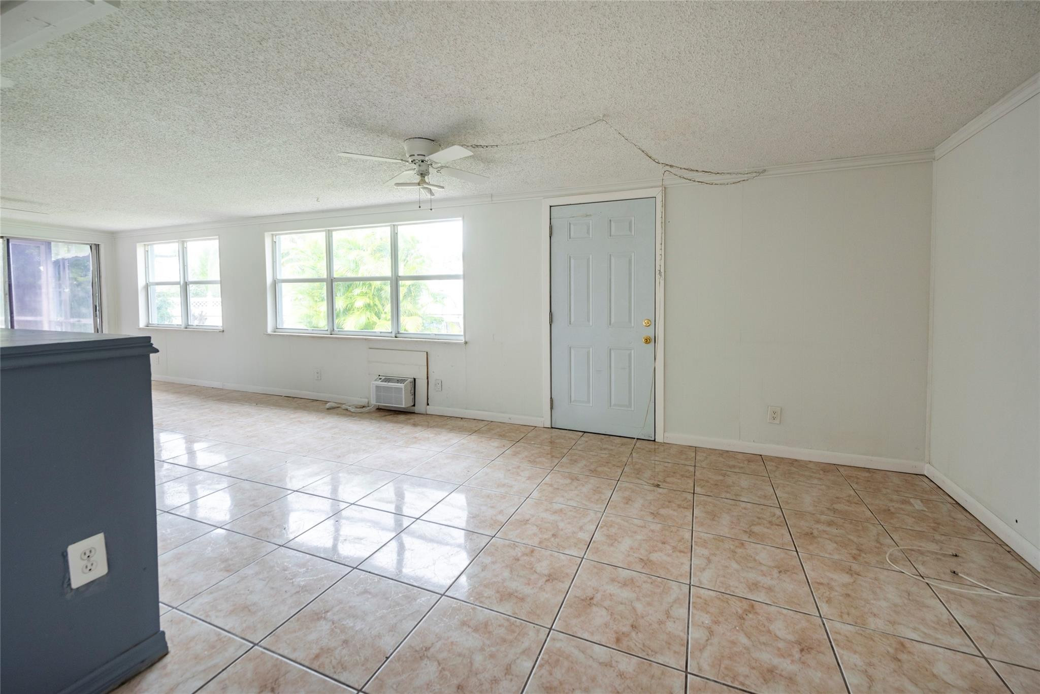 6425 Royal Palm Blvd