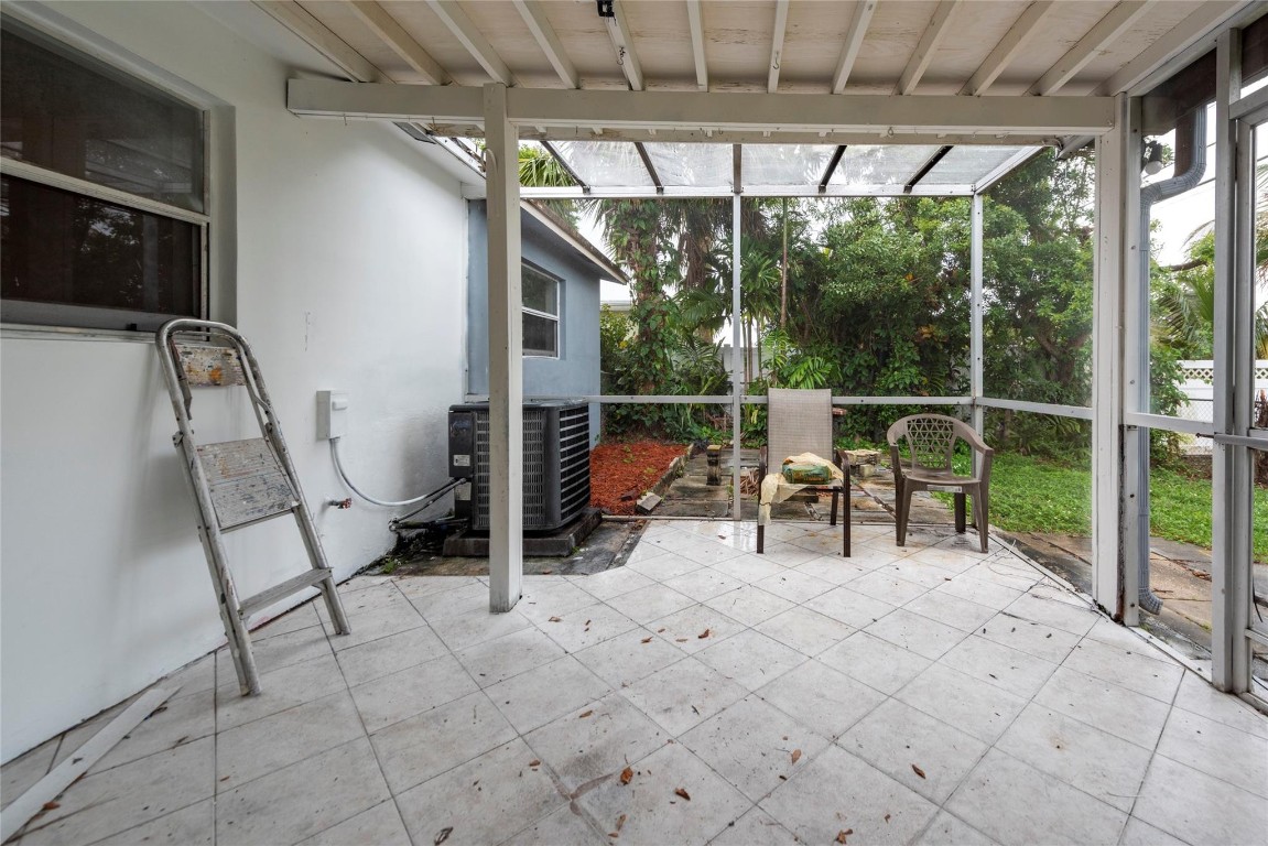 6425 Royal Palm Blvd