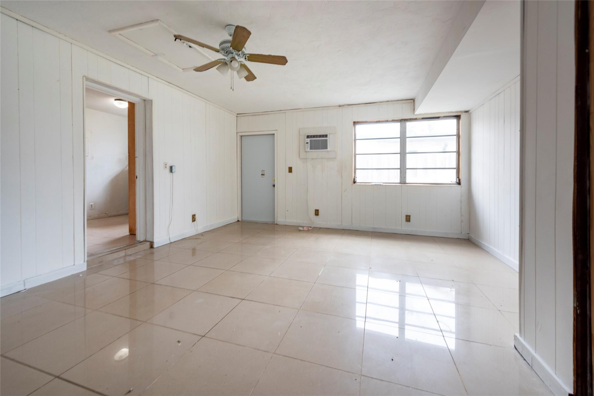 6425 Royal Palm Blvd