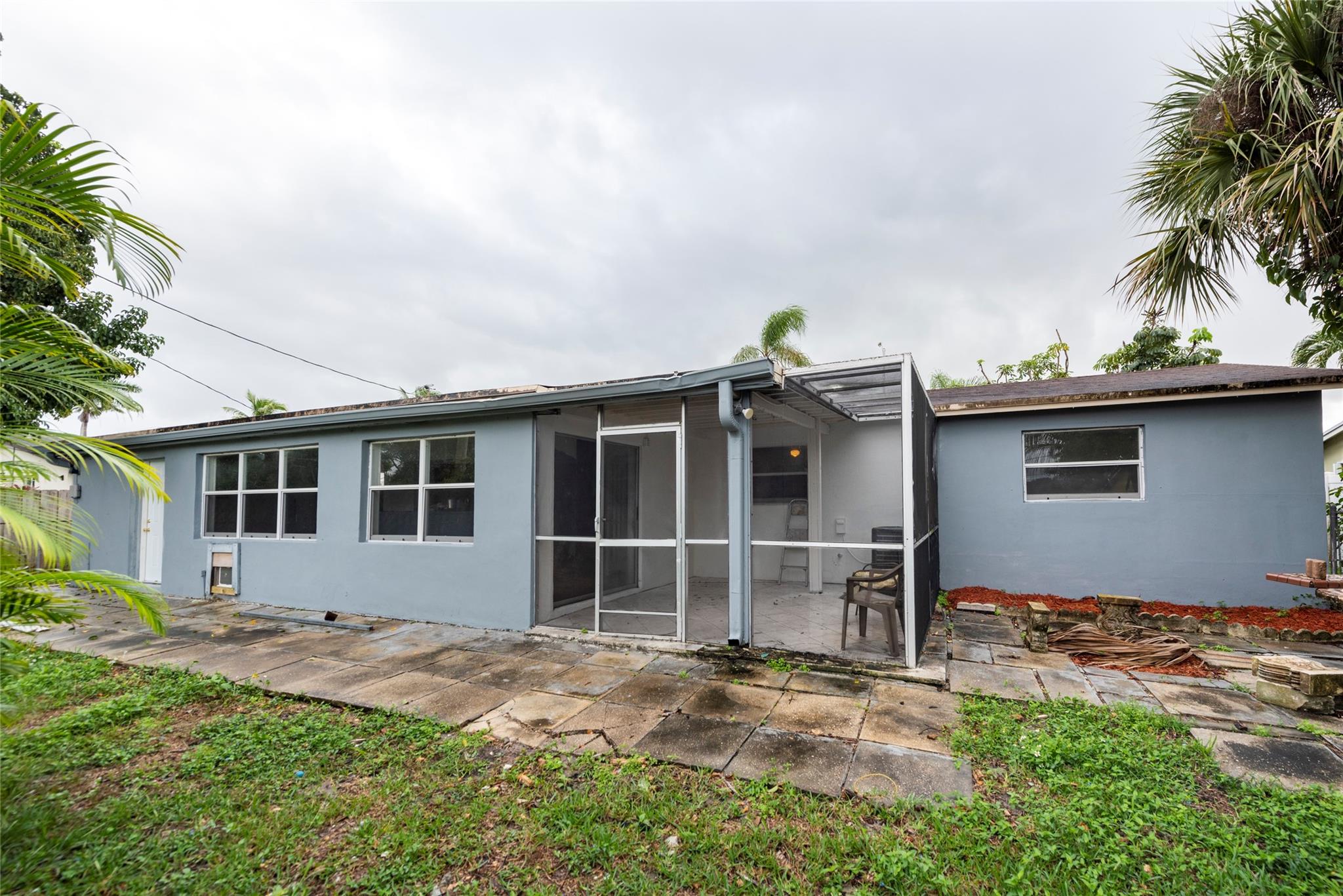 6425 Royal Palm Blvd