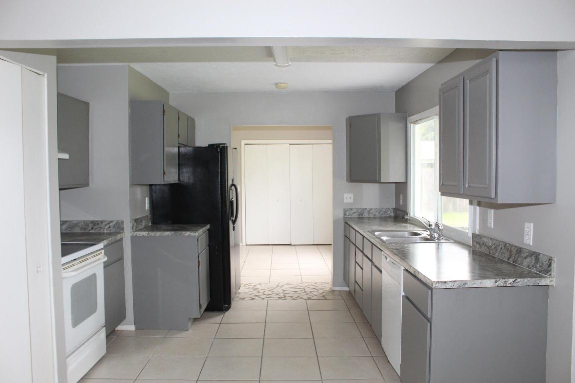 602 SE Prineville Street