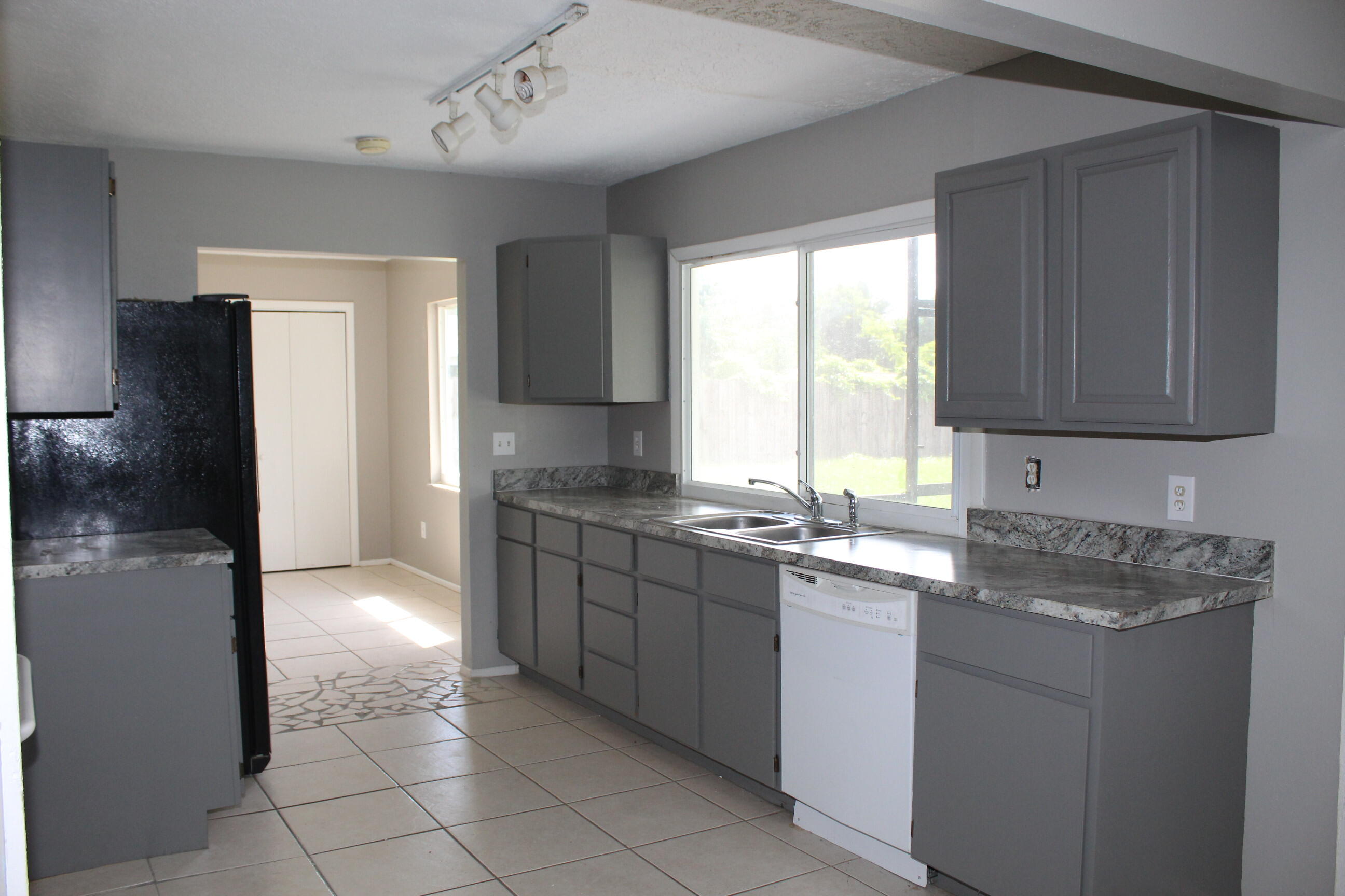 602 SE Prineville Street