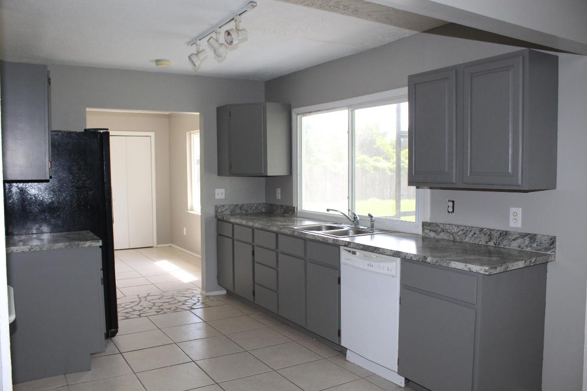 602 SE Prineville Street