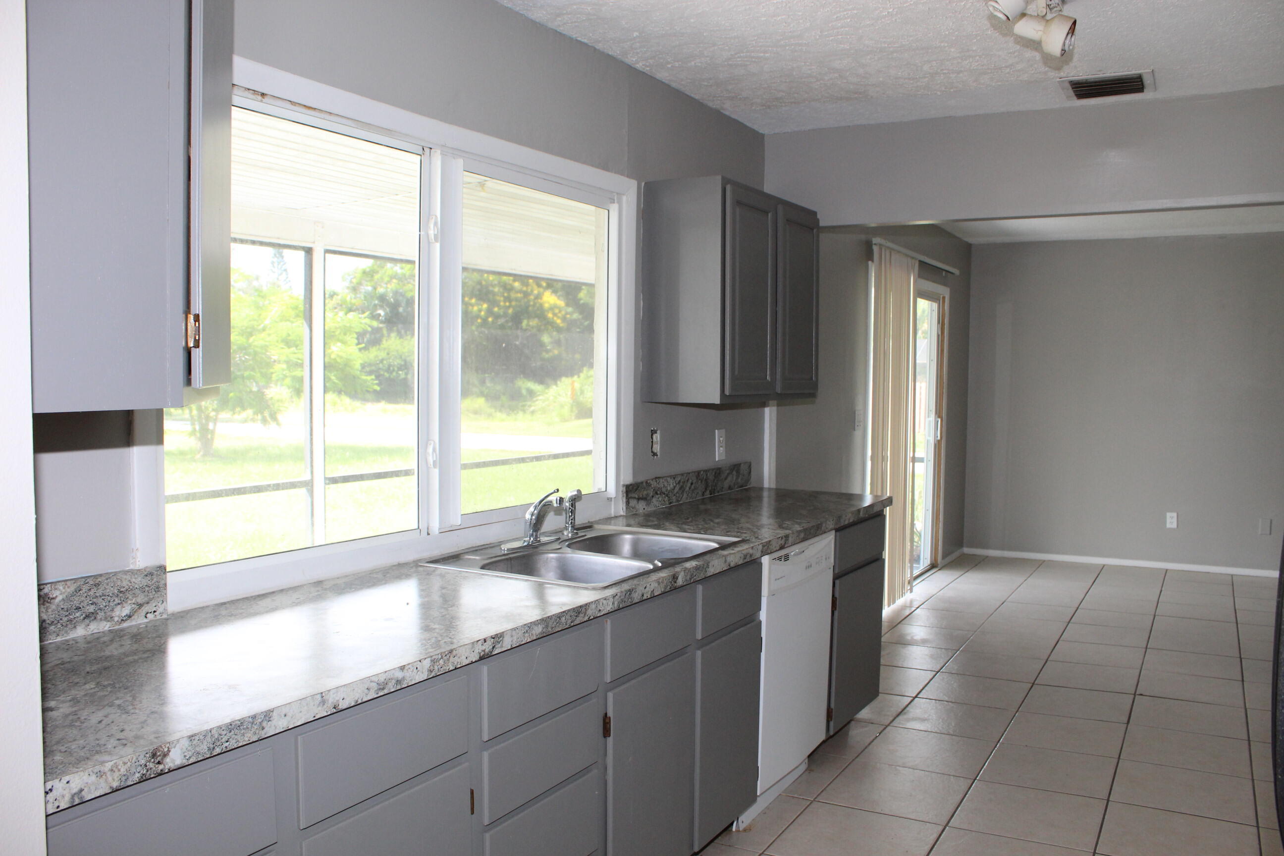 602 SE Prineville Street