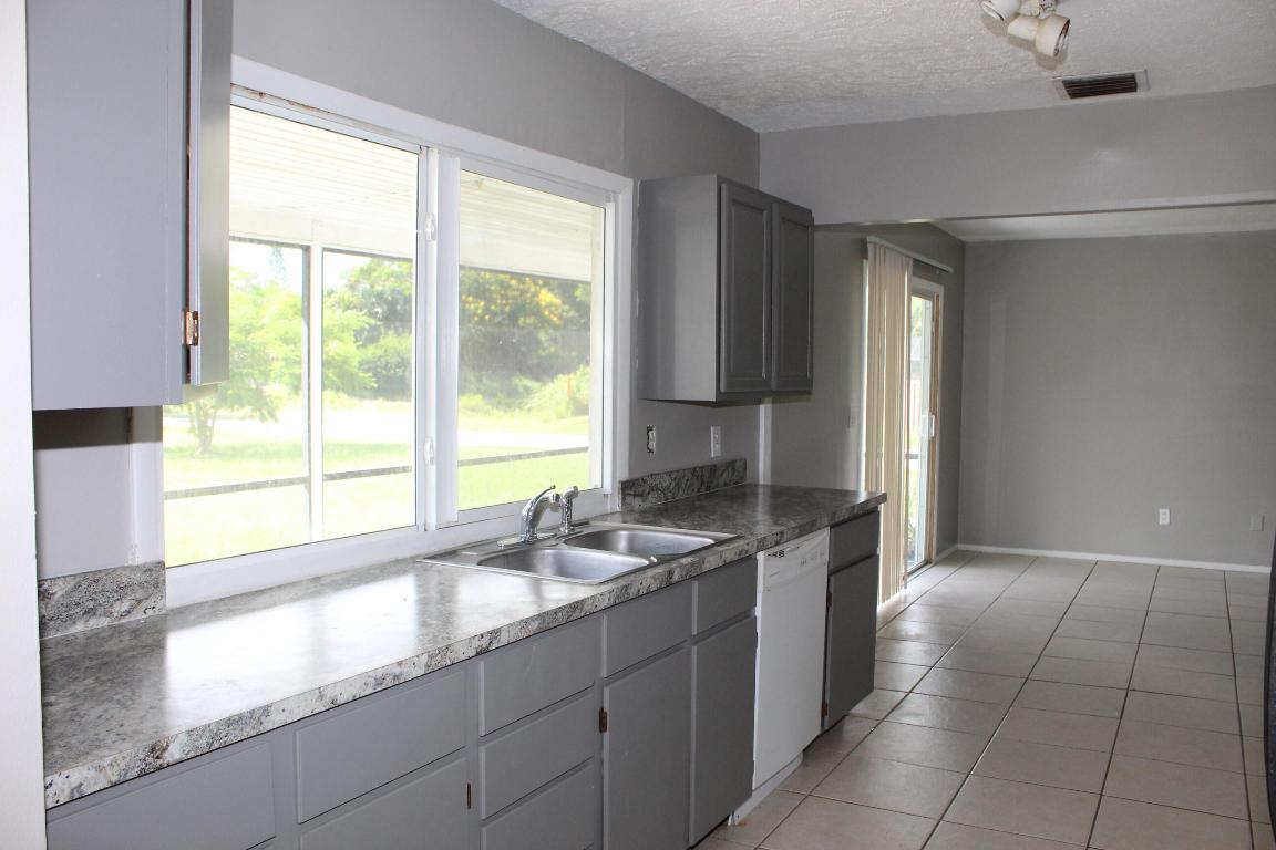 602 SE Prineville Street