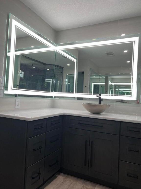 886 SW Curtis Street