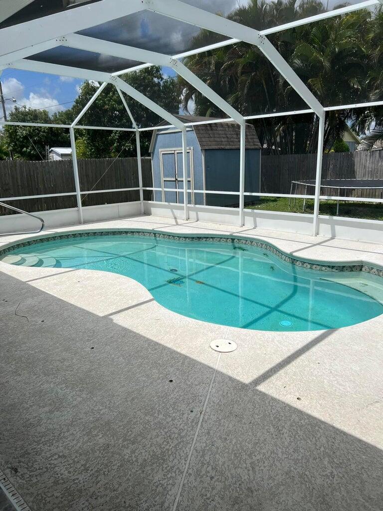 886 SW Curtis Street