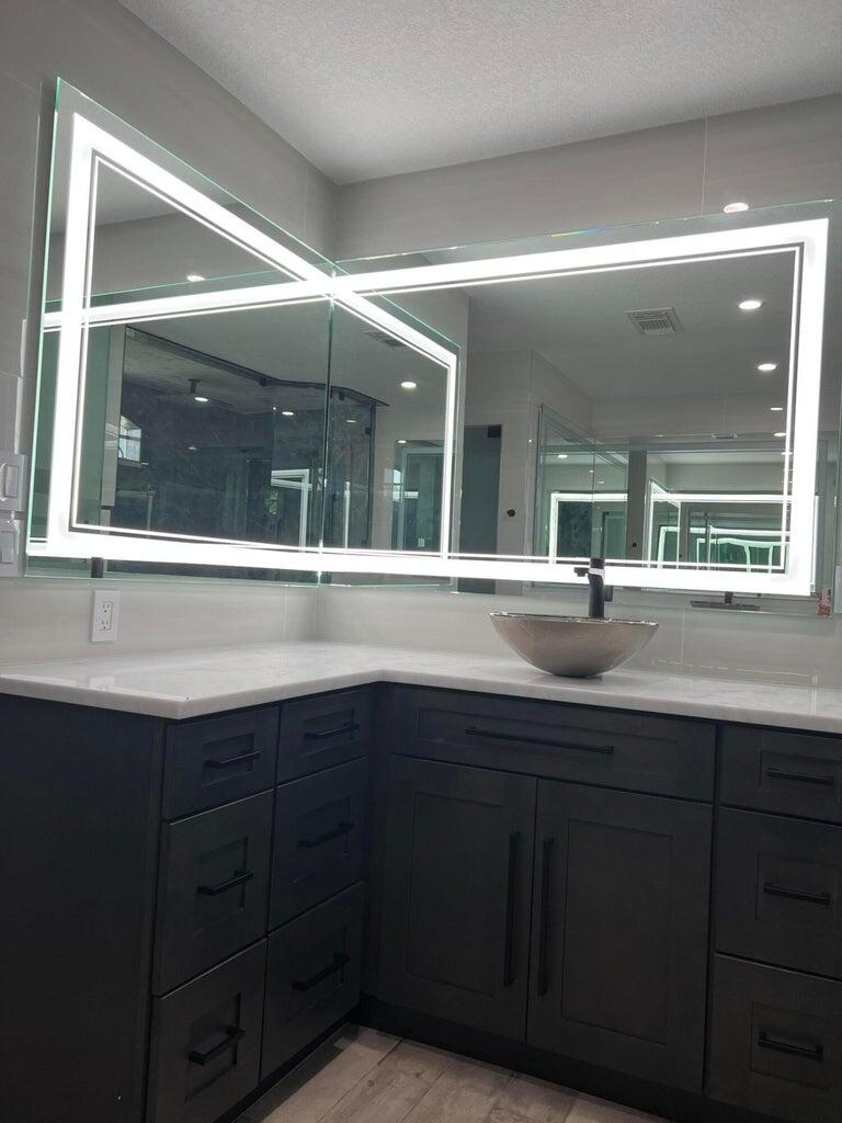 886 SW Curtis Street