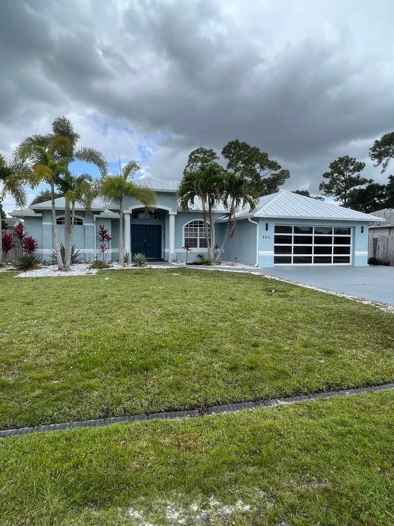 886 SW Curtis Street