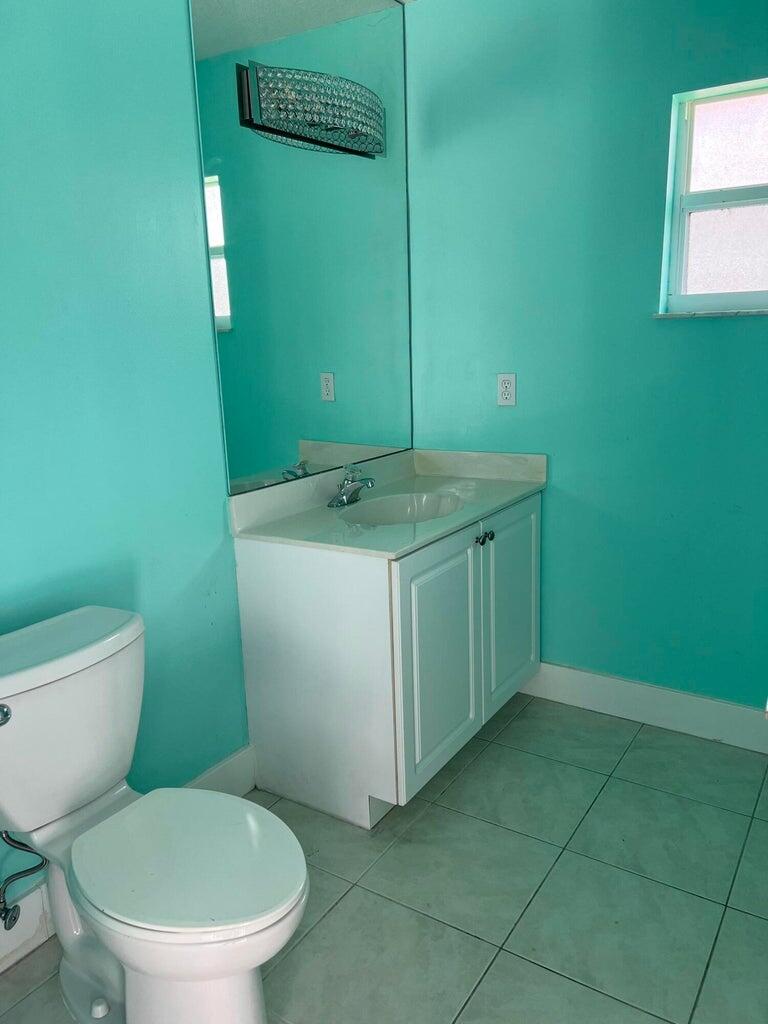 886 SW Curtis Street