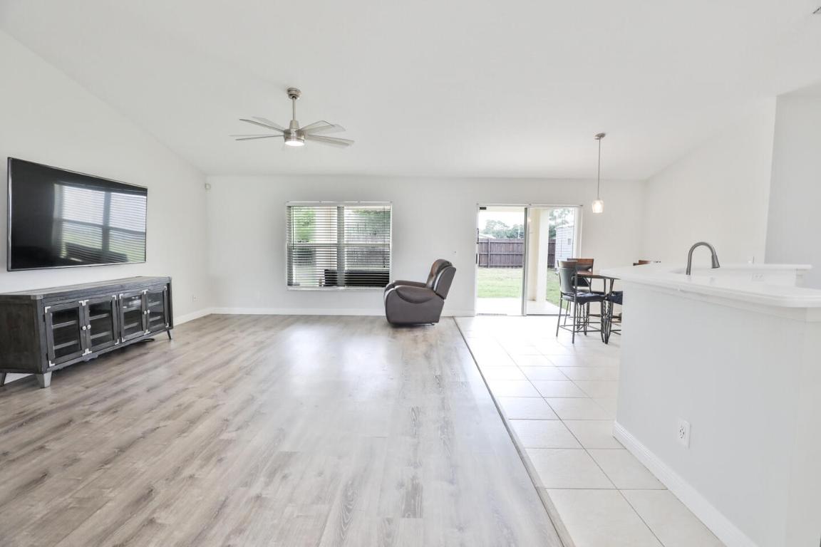 270 SW Voltair Terrace