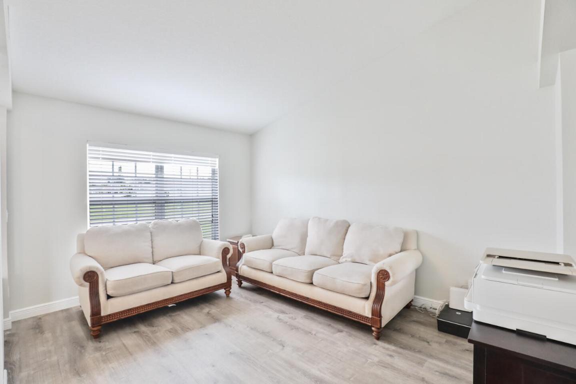 270 SW Voltair Terrace