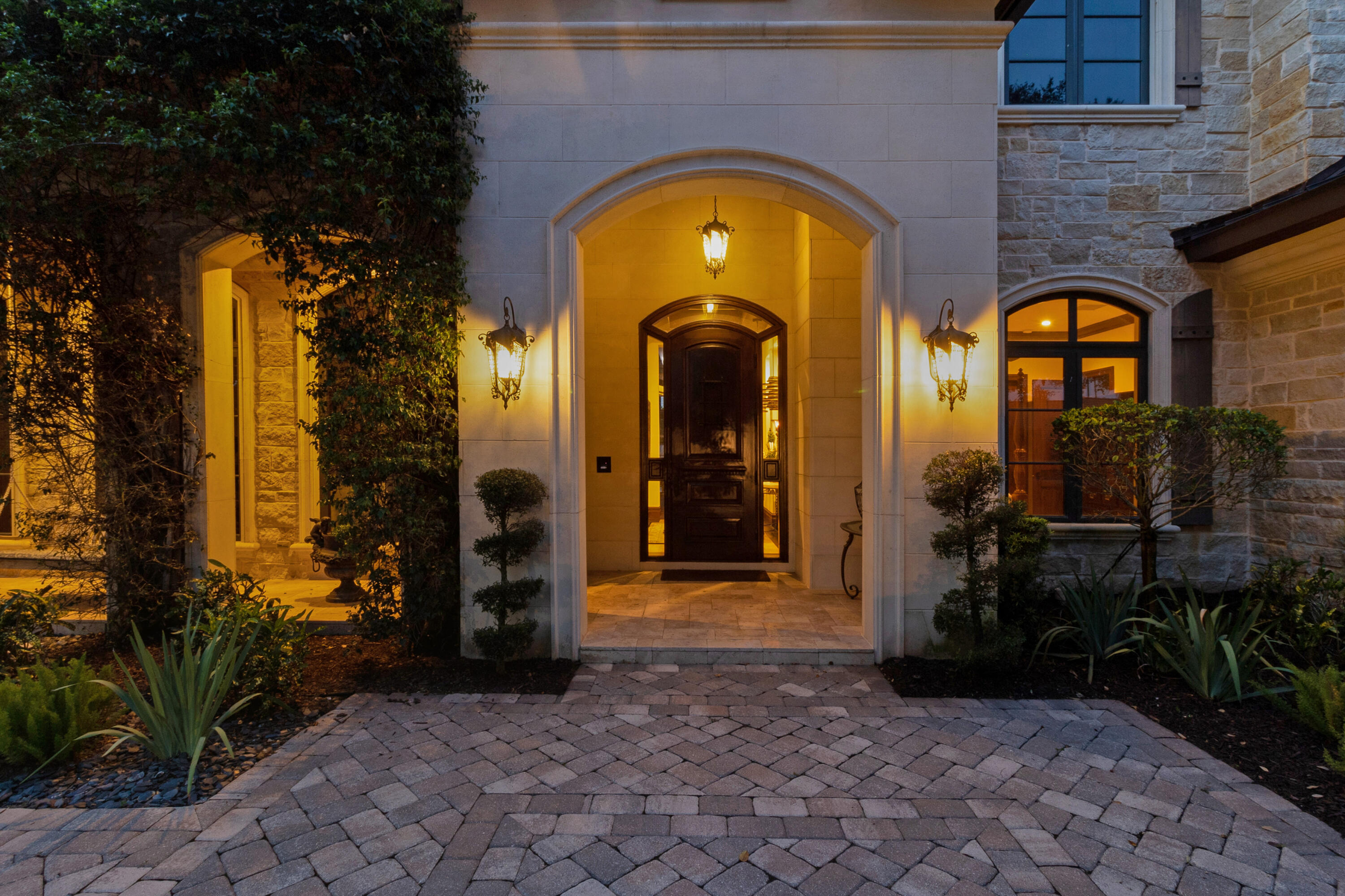 10213 Vestal Court