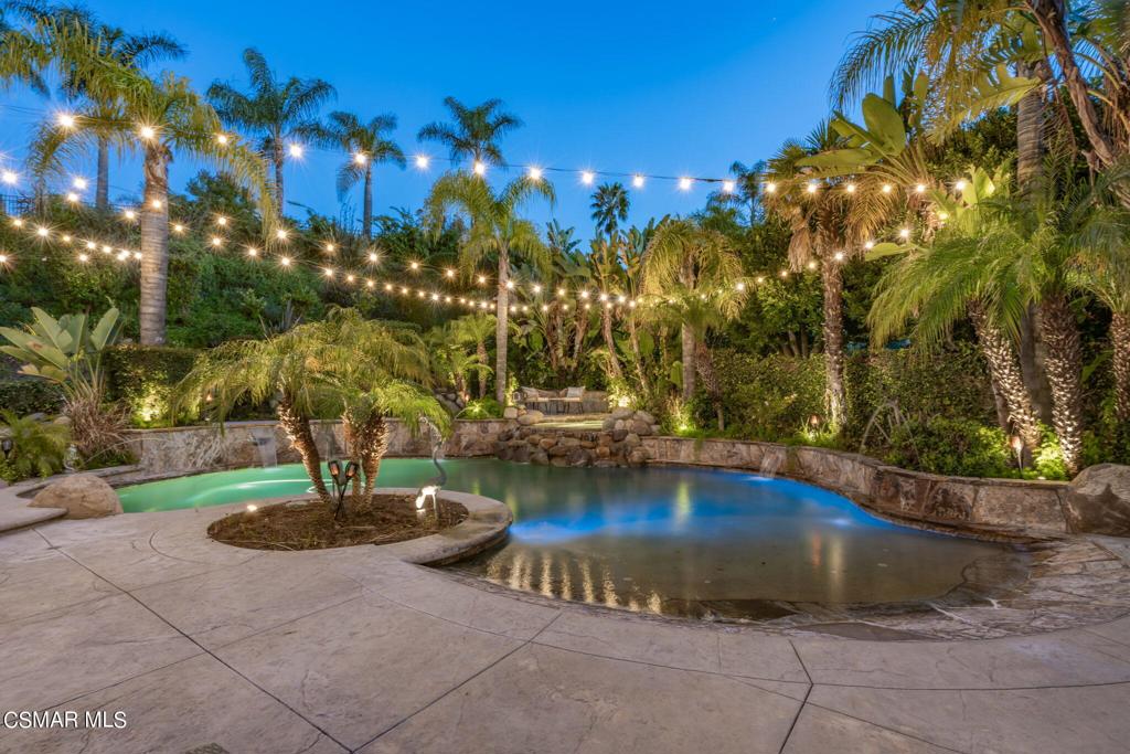 758 Larchmont Street