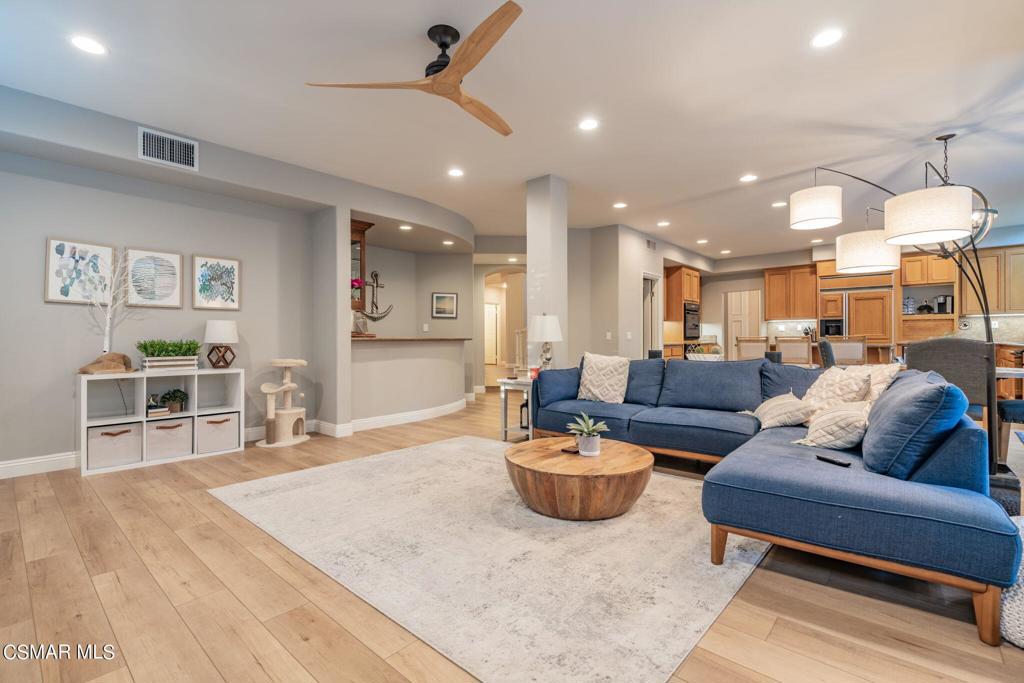 758 Larchmont Street